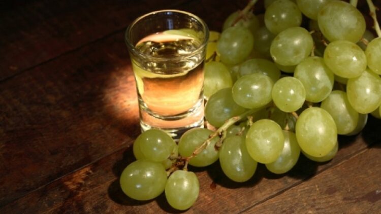 Rakia e rrushit – nje trashegimi kulturore e Shqiperise