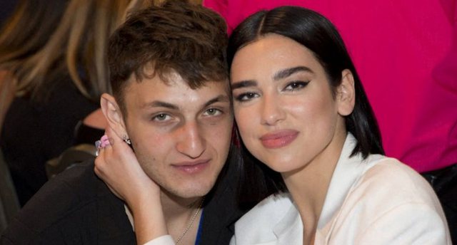 Dua Lipa dhe Anwar Hadid
 quick albania 