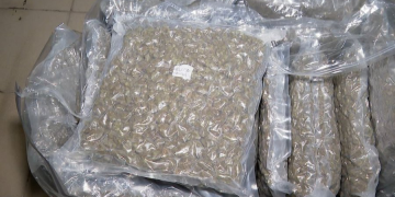 ‘Yellow Zushi’/ Rrezikshmëria e drogës tajlandeze në tregun shqiptar – Shitet 10-fish më shumë se një dozë kanabis për shkak të…