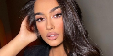 Xheloze apo jo, Adrola Dushi shkëlqen me ngjyrë të verdhë